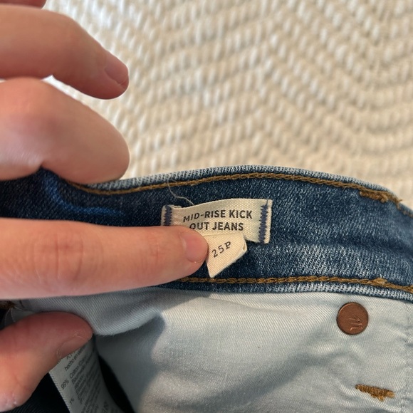 Madewell Mid Rise Kick Out Crop - Picture 4 of 4